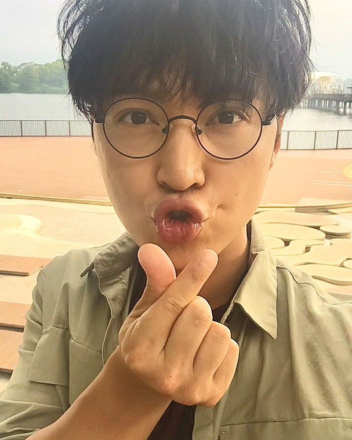 bloodyber's tweet photo. #白色情人节 😘 女生可以给巧克力给心仪的男生 😍

Cheeky #xumingjie 满满的 ❤ wishing you a great romantic morning before he starts his day https://t.co/GwoSy6kxOr