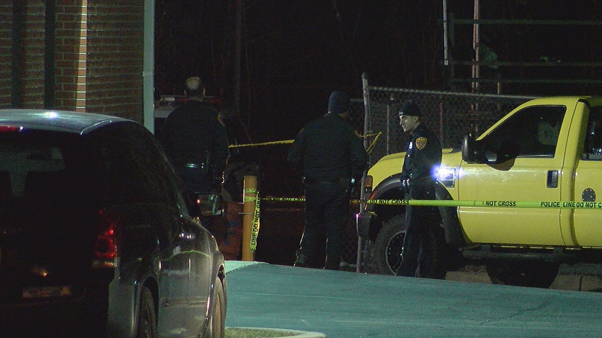 Stringernews's tweet photo. Central Islip,NY- A Suffolk police officer is recovering after accidentally discharging weapon and shooting himself in the hand Monday night https://t.co/t9PQ7dcqsJ