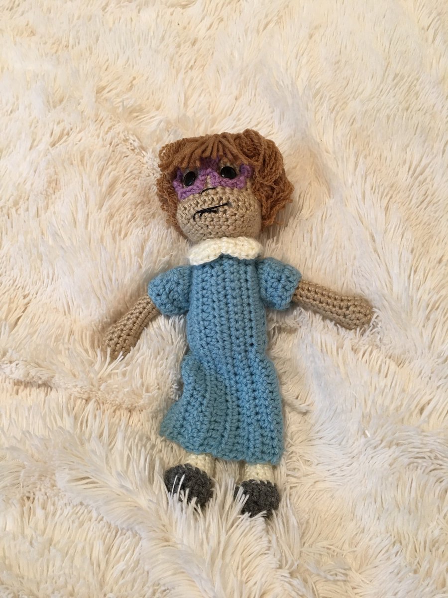 Happy Monday from this creepy yarn doll!