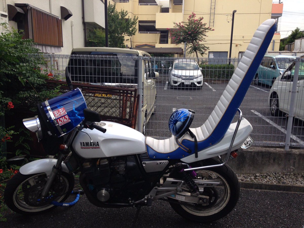 EjJu7u's tweet photo. ＸJR  4HＭ

��動車

フロント部分全滅
部品取り車
三枚目の３段はありません。
マフラーはプリティーレーシング
421マフラー
音切れ良いです！ https://t.co/OnVWgBSnQV