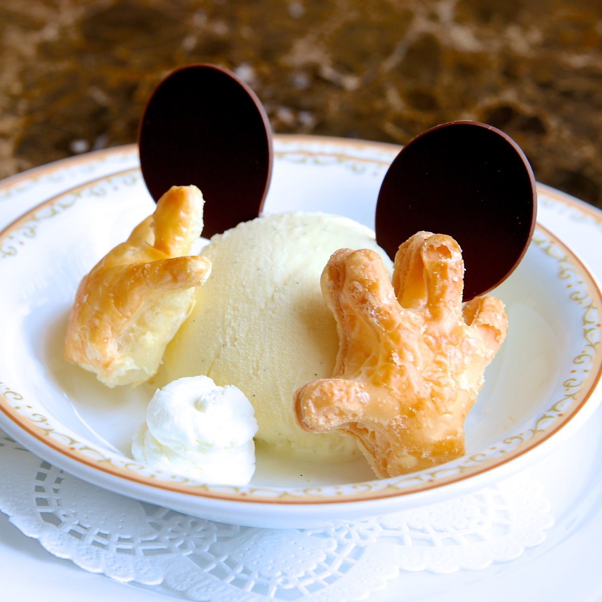 Mezzomikiのディズニーブログ Op Twitter 東京ディズニーランドホテル ドリーマーズ ラウンジ かわいいミッキーのアイスクリーム T Co Q6a6roisgt Mezzomikiのディズニーブログ Op Twitter 東京ディズニーランドホテル ドリーマーズ ラウンジ かわいいミッキーのアイスクリーム T Co Q6a6roisgt