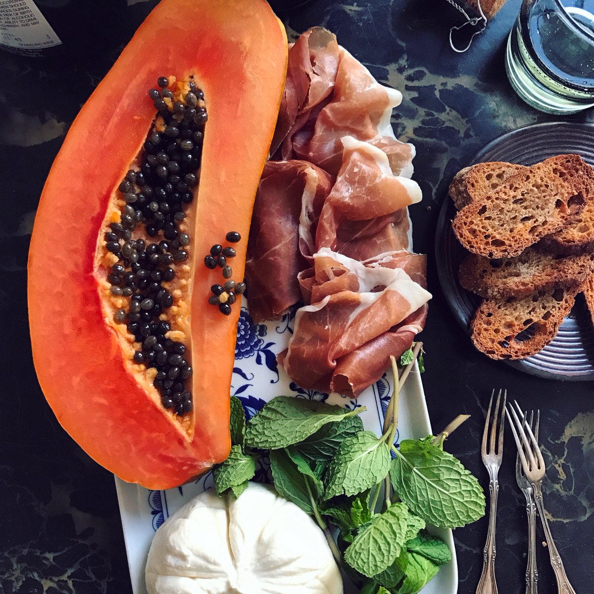 melinaphotos's tweet photo. Covering all the bases - i.e. creamy, salty, juicy, bright, crunchy - is… https://t.co/jm80LzU74b #NotRecipes https://t.co/A4s6c44mBA