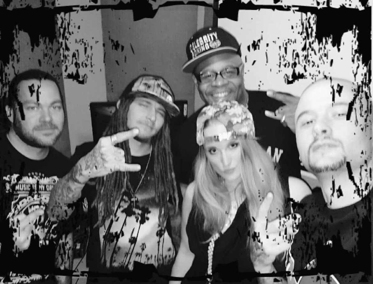 DelyricEnt's tweet photo. Pandora Top Spins: Future Makes Four Appearances, Maroon 5’s ‘Cold’ Debuts In Top 10 https://t.co/KJ5XJ8MNkg https://t.co/vr0YnSpYTu