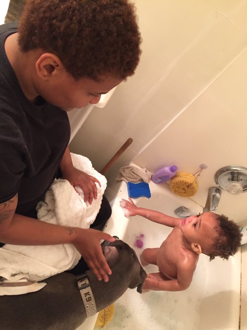 Best time of the day is that 9:30 bath and after that BEDTIME 😩😩😩☺️☺️☺️😍 https://t.co/dFCYYMuLjv