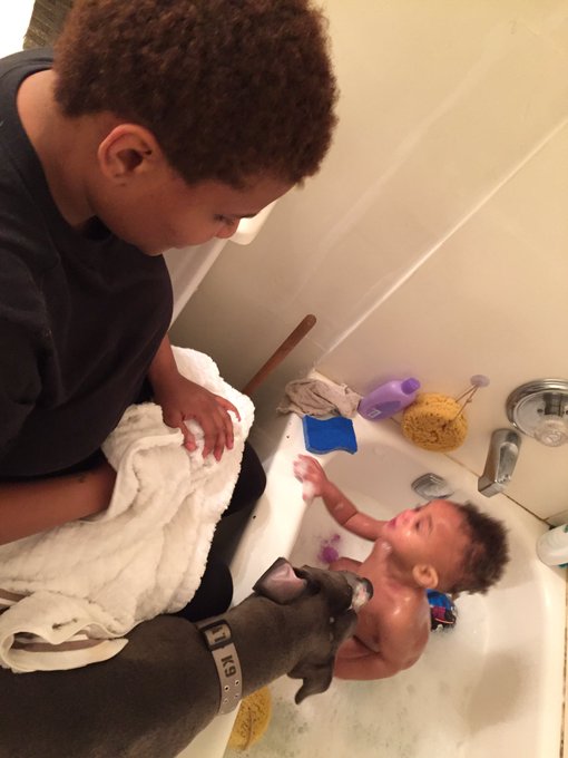 Best time of the day is that 9:30 bath and after that BEDTIME 😩😩😩☺️☺️☺️😍 https://t.co/dFCYYMuLjv