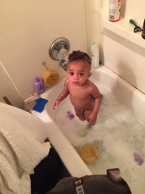 Best time of the day is that 9:30 bath and after that BEDTIME 😩😩😩☺️☺️☺️😍 https://t.co/dFCYYMuLjv