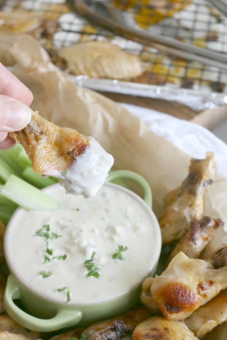 preparenourish's tweet image. #InstantPot Buffalo #ChickenWings made with #realfood ingredients and #BlueCheese dip for extra kick.  #tasty #jerf buff.ly/2mlQes9