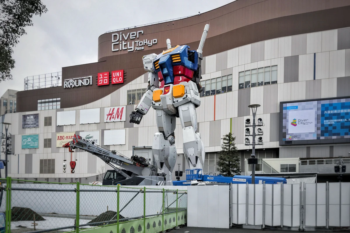 解体の順番にこだわりかよwお台場のガンダム解体がラストシューティングすぎるwww