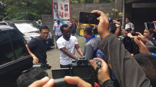 Metro_TV's tweet photo. Michael Essien Tiba di Markas @persib Bandung https://t.co/gvOrCDU4tC https://t.co/eKNYy2hgaU