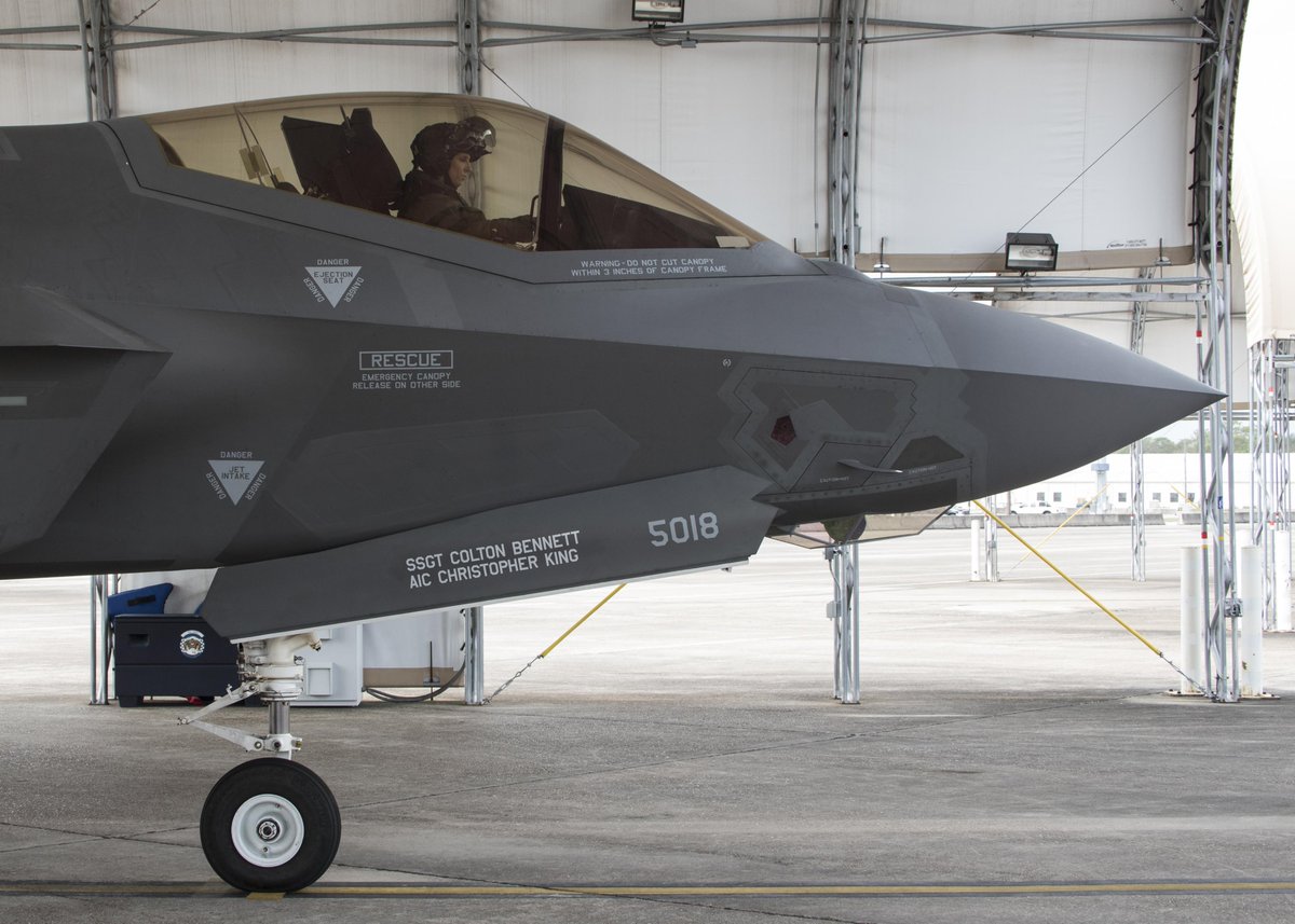 在日米軍司令部 Usfj Sur Twitter 3月は女性史月間 米フロリダ州のエグリン空軍基地に勤務するクリスティーン マウ中佐は 第33運用群の副司令官であり 女性で初の そしてただ一人のf35パイロットです Eglin Air Force Base 公式hpより T Co 在日米軍司令部 Usfj Sur Twitter 3月は女性史月間 米フロリダ州のエグリン空軍基地に勤務するクリスティーン マウ中佐は 第33運用群の副司令官であり 女性で初の そしてただ一人のf35パイロットです Eglin Air Force Base 公式hpより T Co