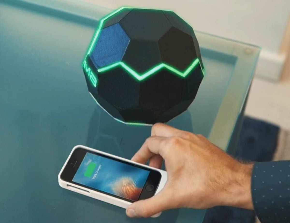 GadgetFlow's tweet photo. MotherBox Truly #WirelessCharger by @YankTech https://t.co/LHX0LFImGs Charge multiple devices simultaneously without any point of contact!✌️ https://t.co/klSxtxFvPP