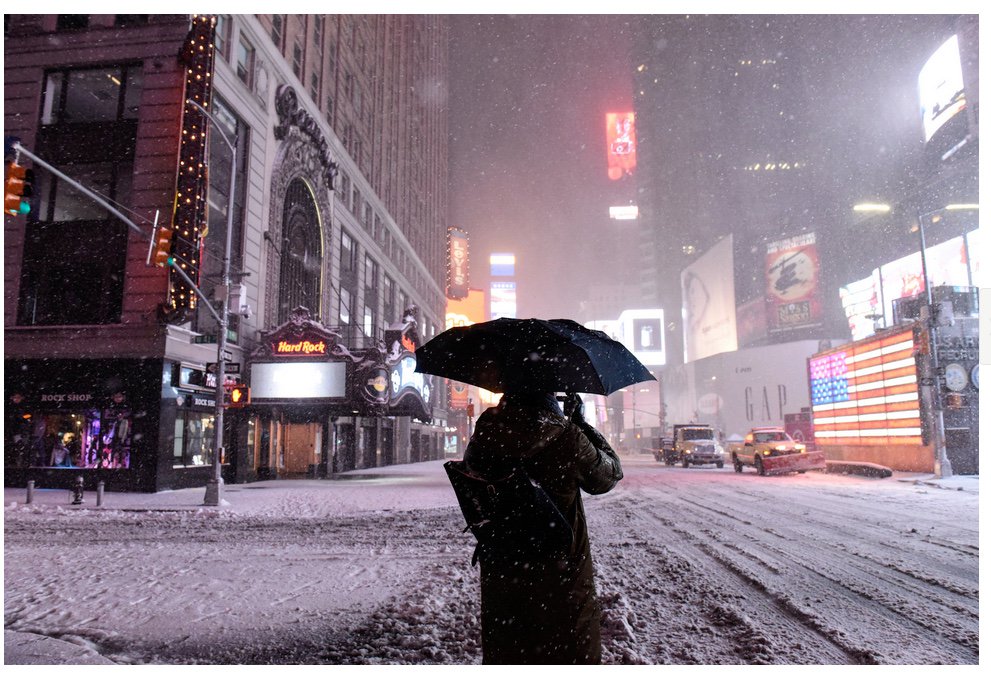 ShentonStage's tweet photo. Love this picture of TIMES SQUARE early this morning..... (from @nytimes) https://t.co/HsjdJveC2q