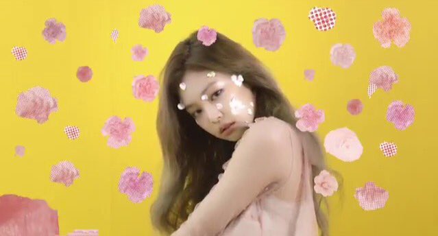 JENNIE THAILAND ♡ tweet media