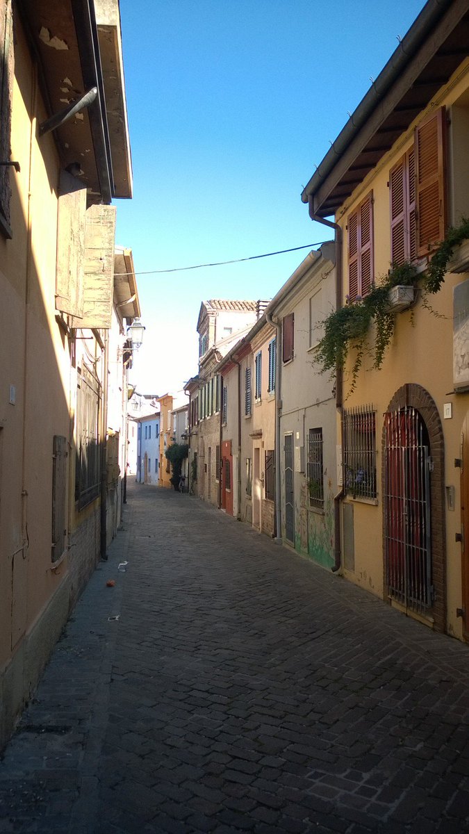 Markollen's tweet photo. Ai confini con le #Marche, la #Valmarecchia, #borgo S. Giuliano a #Rimini. #paesaggioitaliano #14marzo #inEmiliaRomagna https://t.co/GGdmPZrDRB