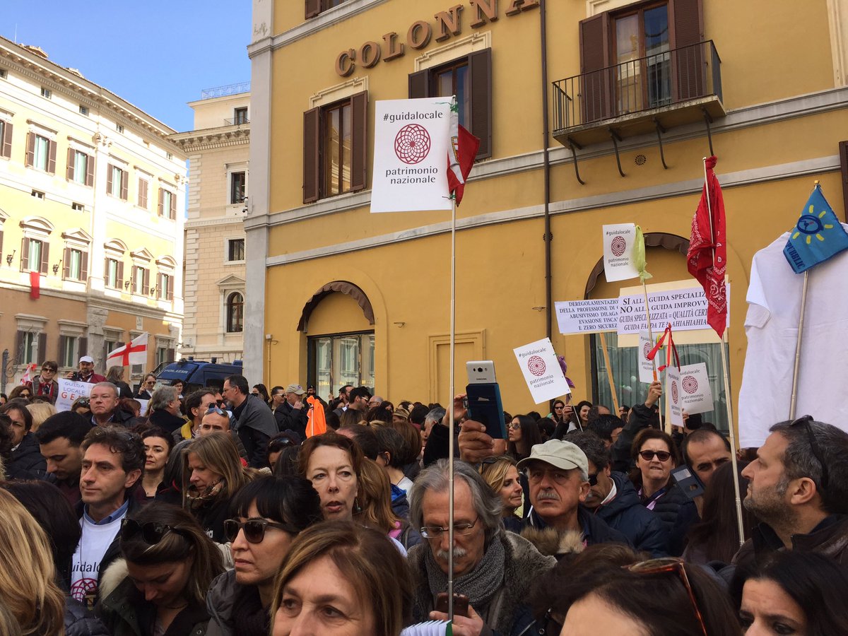 DaniRampoldi's tweet photo. #guidalocale #localguidepride #Roma #Montecitorio https://t.co/tdmp2MEBMt