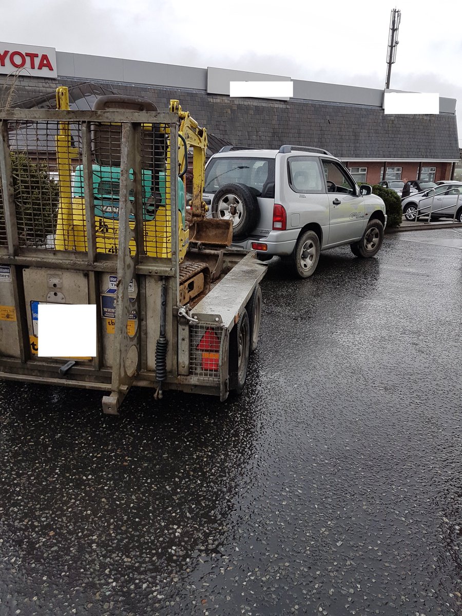 GardaTraffic's tweet image. Driver stopped in Wexford.  No licence to tow trailer- so no insurance.  He won't be able to dig his way out ot that.