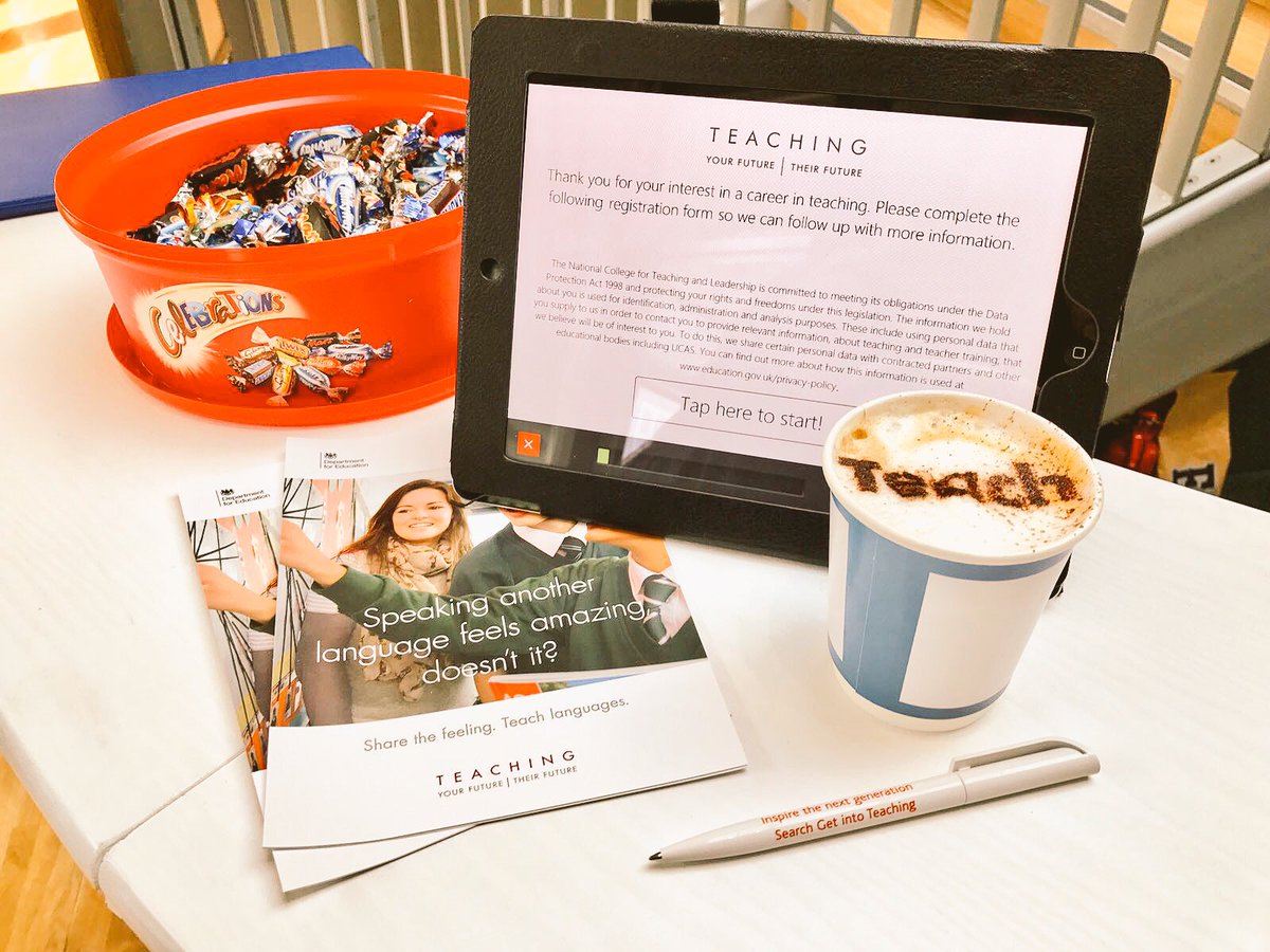 GradPromotions's tweet image. Head over to @BathSU to find out about careers in teaching! Grab a coffee too. Today only! @getintoteaching