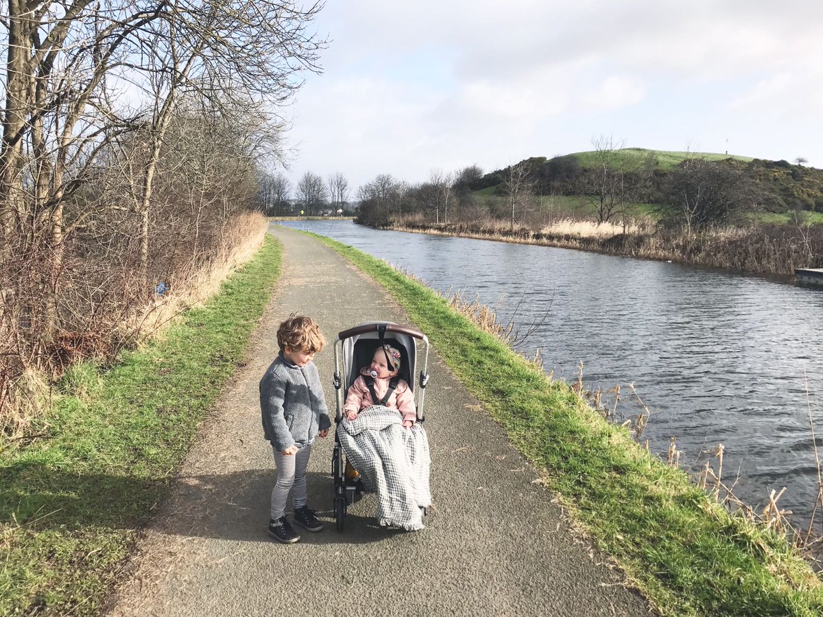 ItsTheMother_'s tweet photo. Early morning walk at the back of Lucy's house 🏡 #beediscoveries @Bugaboo https://t.co/CS7ywcoo76