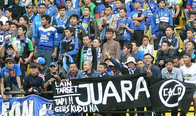 giIangmahesa's tweet photo. Welcome @MichaelEssien, enjoy challenge, atmosphere and great pressure on club management & Bobotoh Persib
#MakeManah
#TongNgarasaBintang https://t.co/dX8On3eXtF