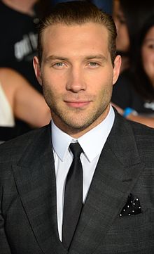 [MOMENT] Jai Courtney, salah satu pemain di film Terminator ultah ke-30. Happy birthday  