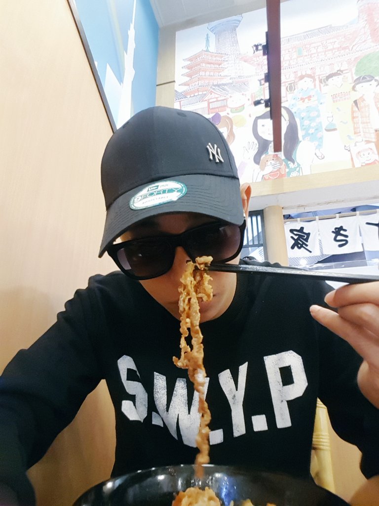 peckpalit's tweet photo. เติมพลัง ก่อนไปจิมกันฮ๊ะ ... https://t.co/B89gYFGj0W
