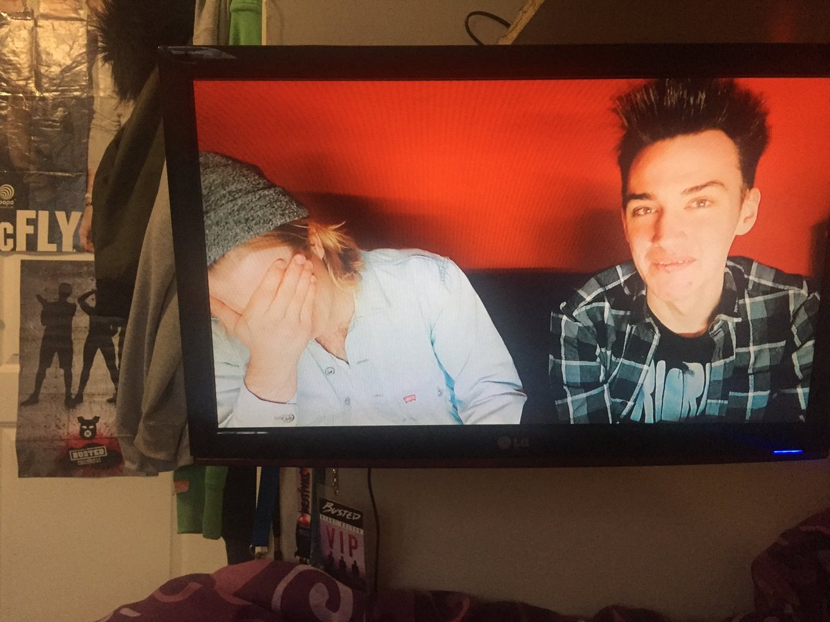 LittleDiz95's tweet image. The best way to spend my morning... watching @ChrisBourne and @DannySimm&apos; Vlog whilst I get ready for work 👌🏼✌🏼#ChrisandDannyVlog