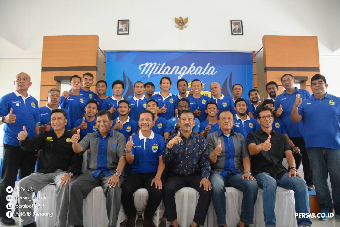 DongoDungu's tweet photo. Selamat ulang tahun. "Essien" moga jadi kado indah tahun ini #PERSIB #84PERSIB #PERSIBsalawasna https://t.co/wJknzNAjiy https://t.co/8umkcI1k8l
