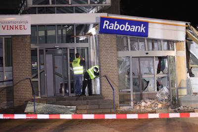 bddenbosch's tweet photo. Vinkelse huisarts na plofkraak tijdelijk naar Geffen https://t.co/JmJLTulrOw https://t.co/1m1YYhvBqv