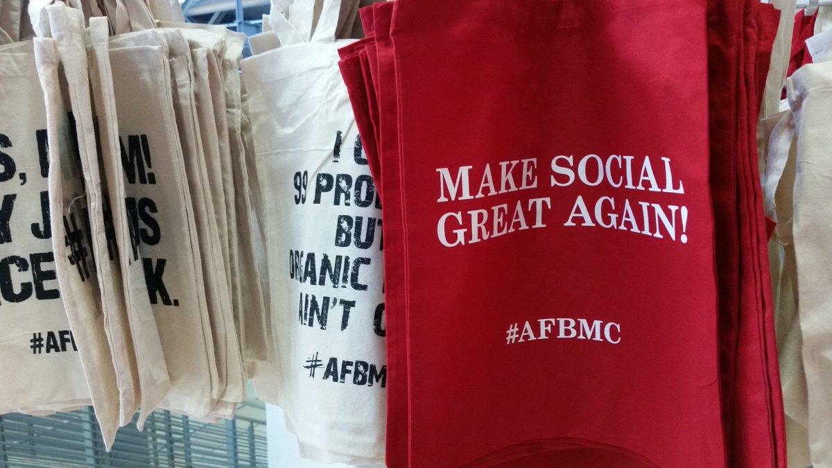 Wir sind mit dabei auf der #AFBMC (yay!). Und so langsam füllen sich die Hallen.