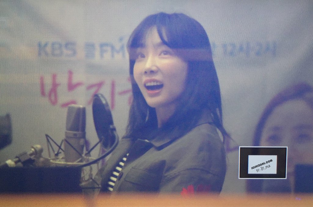 [PIC][14-03-2017]TaeYeon trở thành khách mời trên "KBS CoolFM Park Jiyoon's Gayo Plaza Radio" + Ghi hình cho chương trình "KBS Yoo Hee Yeol Sketchbook" vào hôm nay - Page 3 C63N-pRV4AAuCit