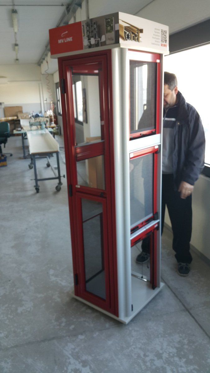 sencilacapris's tweet photo. Naša telefonska govorilnica. Za zelo suhe.  #telefon https://t.co/itI2ItGkhi