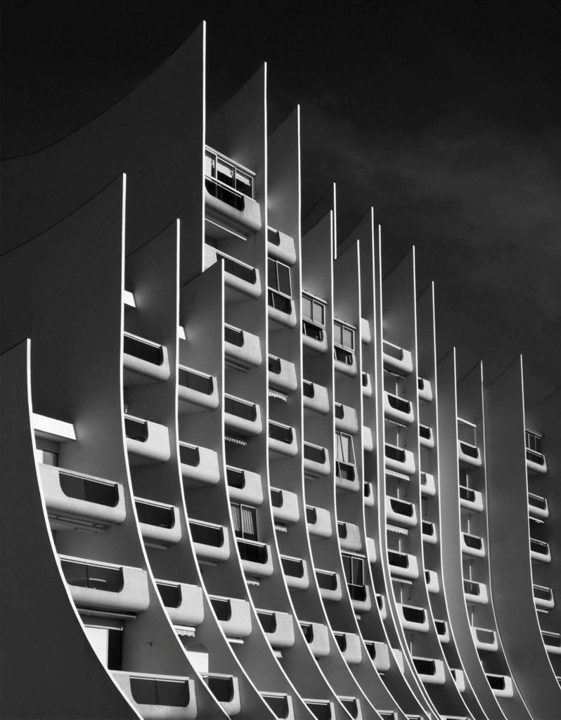 PrestoIberica's tweet image. The #WaveBuilding, #LaBaule, France #architecture by Pierre Doucet, 1970's via @Marialovessea