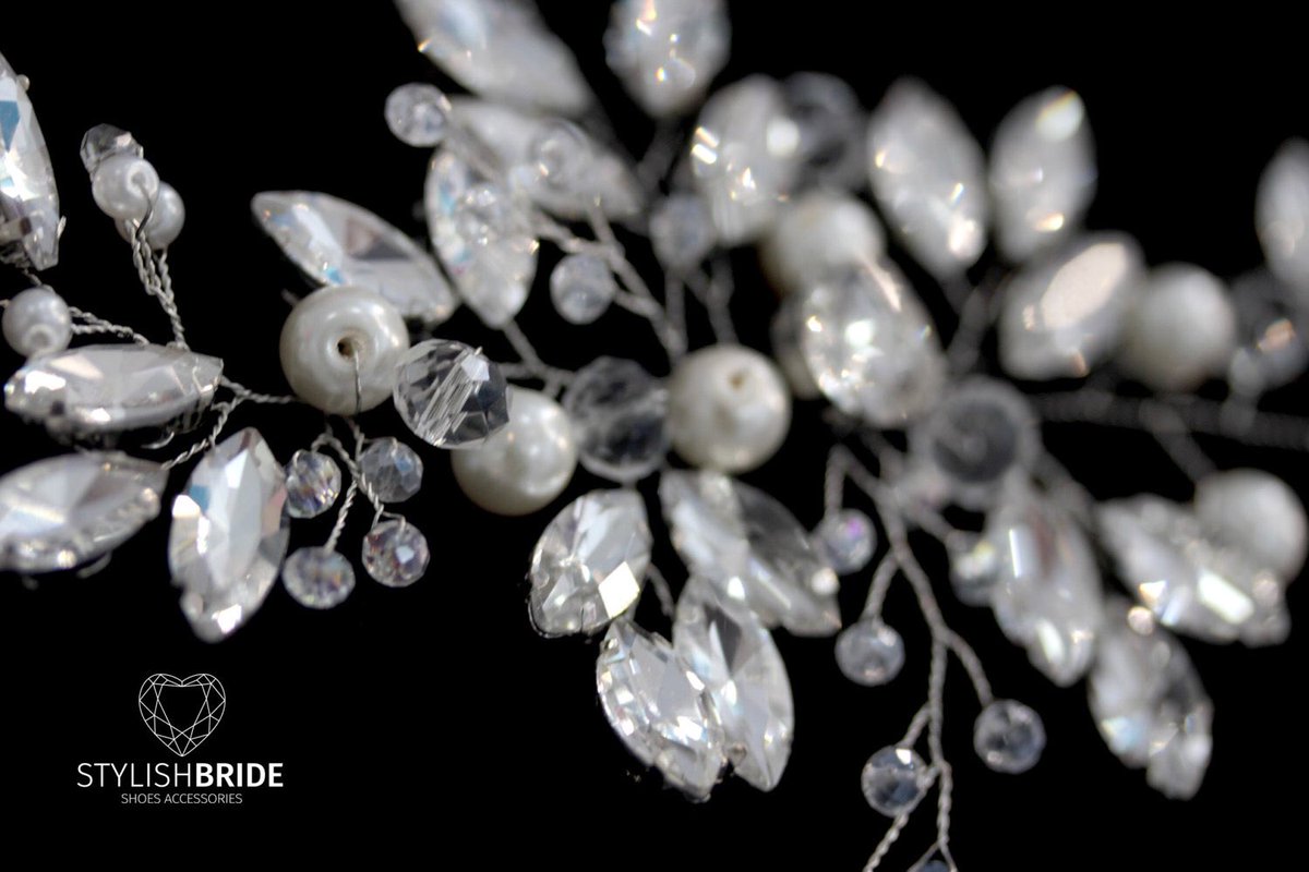 StylishBrideAcc's tweet photo. https://t.co/B4GdqGno98 Hair extensions from @StylishBrideAcc • #bridalvine #bride2be #hairvine #hairaccessory #wedding #weddingday #combs https://t.co/RNGMtFgla0