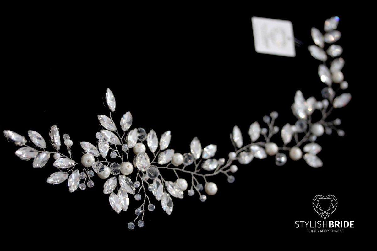 StylishBrideAcc's tweet photo. https://t.co/B4GdqGno98 Hair extensions from @StylishBrideAcc • #bridalvine #bride2be #hairvine #hairaccessory #wedding #weddingday #combs https://t.co/RNGMtFgla0