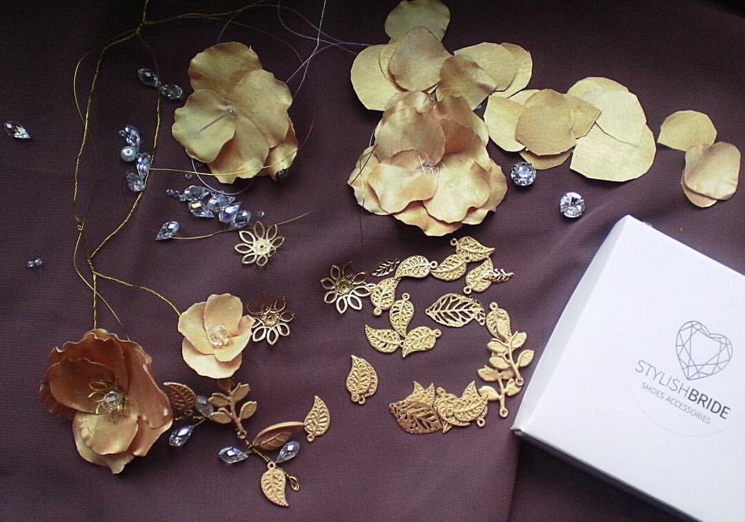 StylishBrideAcc's tweet photo. https://t.co/KXoV7NYuDT Fashion trends in gold, Greek motifs, golden flowers and leaves from @StylishBrideAcc #hairvine #Hairpiece #wedding https://t.co/G7uTG9GyU3
