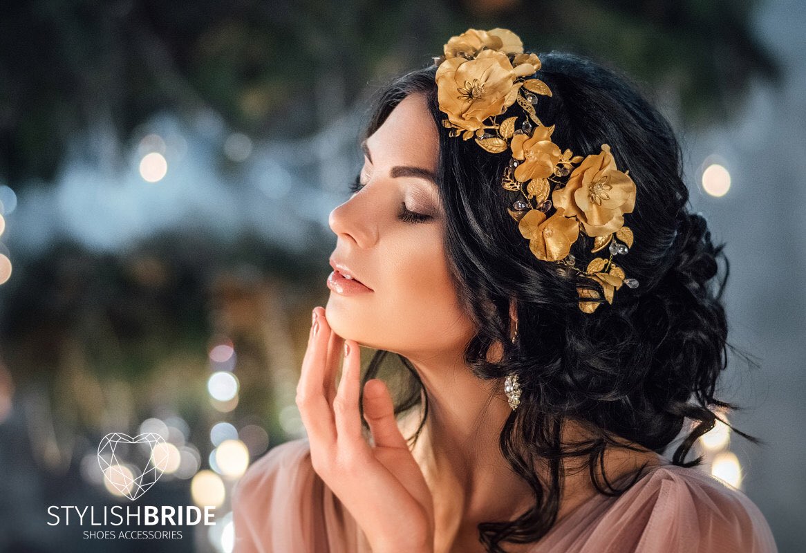 StylishBrideAcc's tweet photo. https://t.co/KXoV7NYuDT Fashion trends in gold, Greek motifs, golden flowers and leaves from @StylishBrideAcc #hairvine #Hairpiece #wedding https://t.co/G7uTG9GyU3