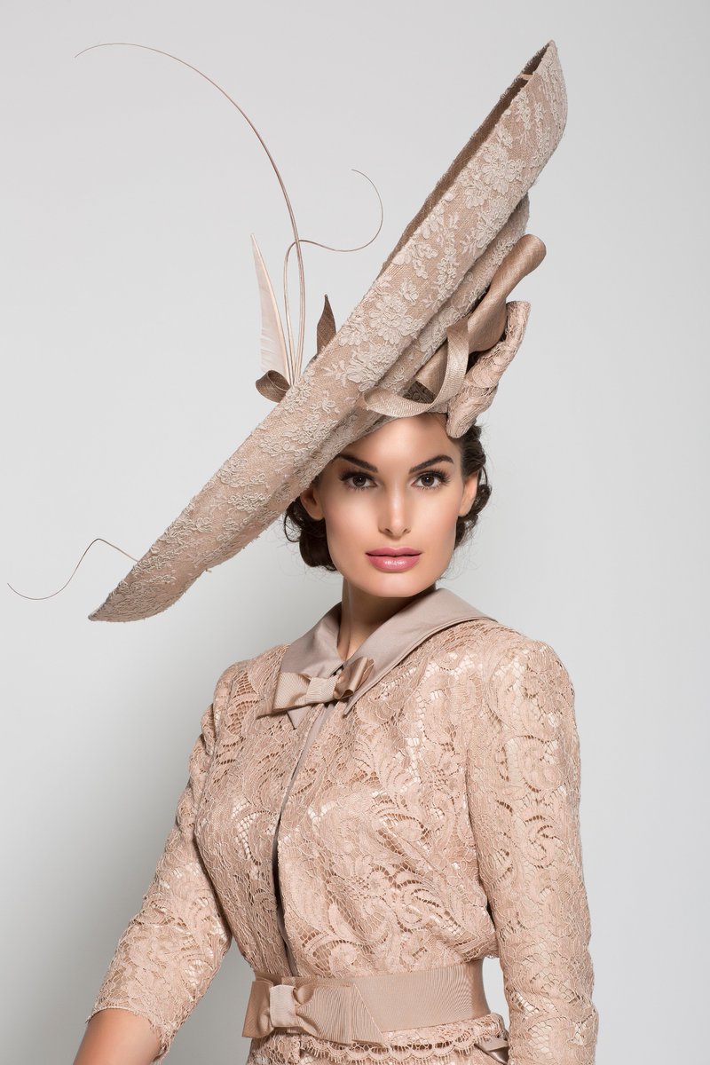 KMLEventsUK's tweet photo. @MortonsClub #TuesdayMotivation #bridalbutterflies #MLWA2017 @HouseBritannia #weddinghour #bridesmaid #millinery https://t.co/ooZGlPGX84 https://t.co/PpC74umApZ