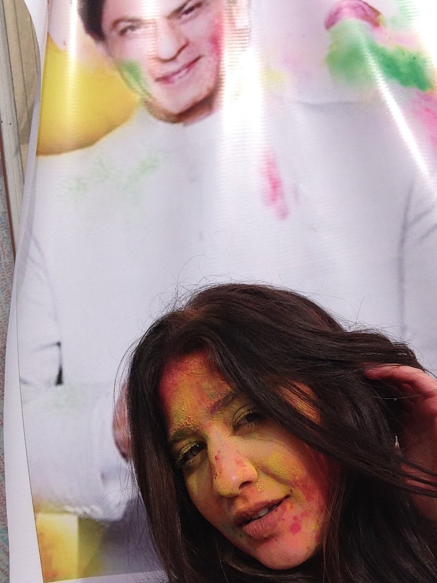 turSRK's tweet photo. Cuz we are in. Love @iamsrk this is how Azerbaijani Fans celebrating holi in Azerbaijan 💕 https://t.co/cehMfnL0KP