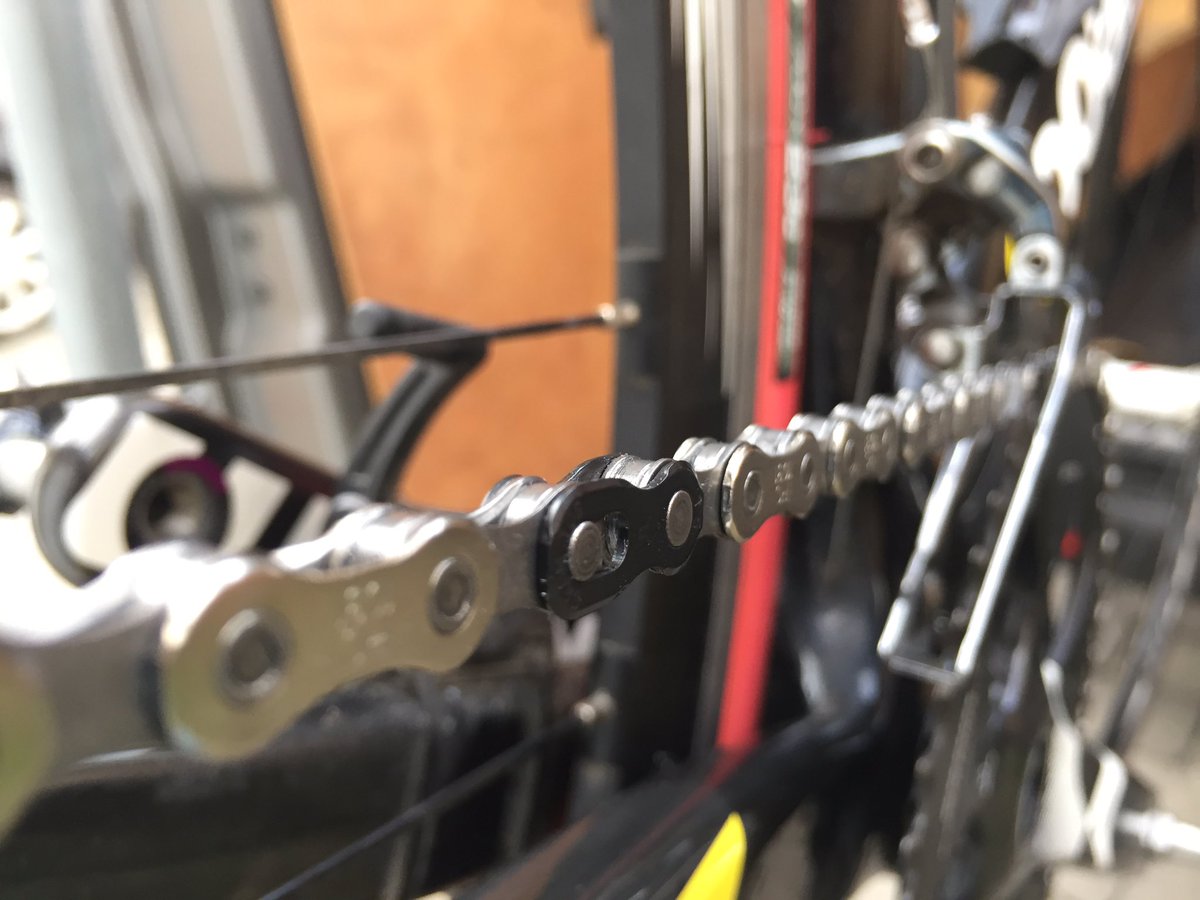 It's important when installing a quick link, that it's correctly fitted. Following manufacturers guidelines #cycling <a href="/SRAMroad/">SRAM Road</a> #road