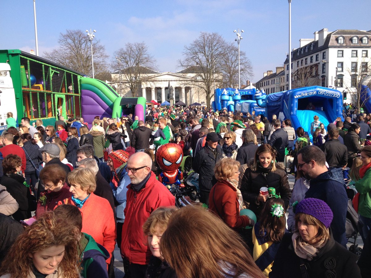 Don't miss <a href="/stpatricksdaydd/">St. Patrick's Day</a> FamilyFunZone w/<a href="/Pelican_promo/">Pelican Promotions</a> 2-6pm at Market Square, Dundalk on #StPatricksDay  #UrbanindiFoods #LouthChat