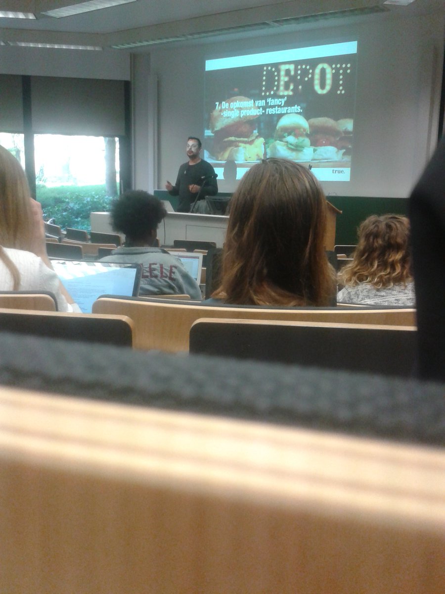 jonathansmets92's tweet photo. Zeer interessante lezing over branding id foodservice door David Claeys van @trueagency tijdens college TIB #otomat #ellisburger #mastermpc https://t.co/PKPa2aD8Al