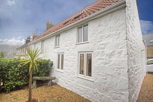 guernseypropapp's tweet photo. New one bed semi detached cottage for sale! #guernsey #guernseyproperty https://t.co/Rzk0HlS7W8