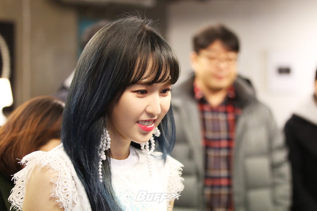 REDVELVET_TH's tweet photo. Red Velvet for ' H2 Photoshoot Behind The Scene '
by Buff https://t.co/ZLhsLnWhJ0