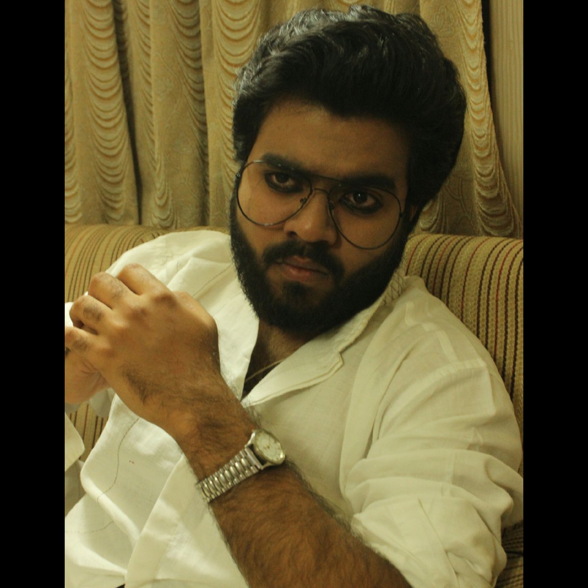 dhrupad_vaidya's tweet photo. Not even close....just gave it a try....being raees😁❤ @iamsrk @RaeesTheFilm #Raeesfever https://t.co/UAnx6C0SyZ