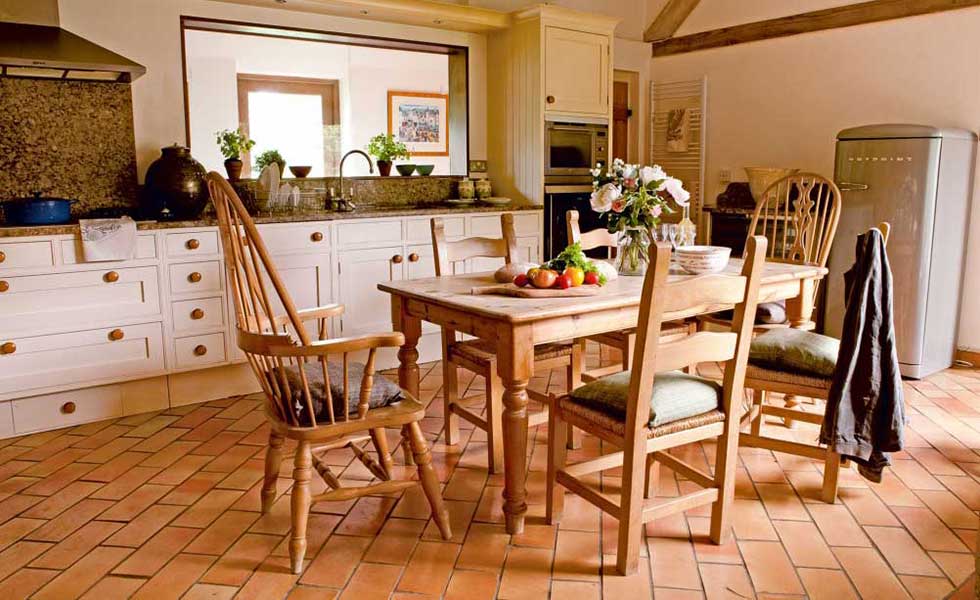 PeriodLivingMag's tweet photo. 16 traditional country kitchen ideas https://t.co/YUwk0tADOw https://t.co/vb1d8ZHauY