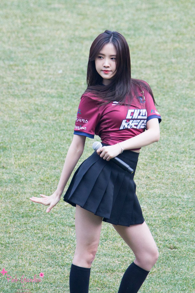 AllForNaeun's tweet photo. 170312 #APINK #Naeun (@Apinksne) @ Daejeon FC Home Opening Ceremony Performance ©️ PinkGarden *1 #손나은 #나은 

DO NOT EDIT OR CROP https://t.co/dXgOagLhB1