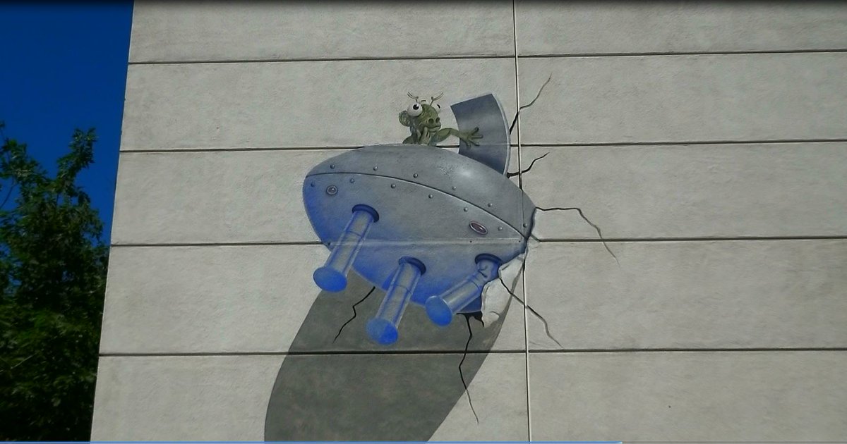 ePuppets's tweet image. Morry The Lemurian Alien Puppet Sits in a Tree in Palo Alto, CA on a Mission to Contact his ET Family #ThePuppetMovie #SiliconValley #Movie