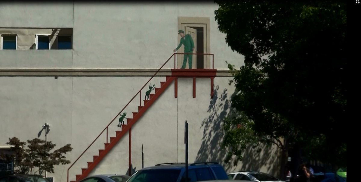 ePuppets's tweet image. Morry The Lemurian Alien Puppet Sits in a Tree in Palo Alto, CA on a Mission to Contact his ET Family #ThePuppetMovie #SiliconValley #Movie