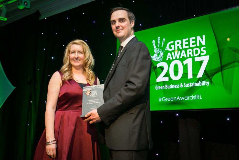 MuthKomm's tweet photo. #Dairygold erhält bei den @green_awards den „The Sustainable Supply Chain Achievement Award“ #Nachhaltigkeit https://t.co/IRXwhjRZbv https://t.co/eq9jTIWFbv