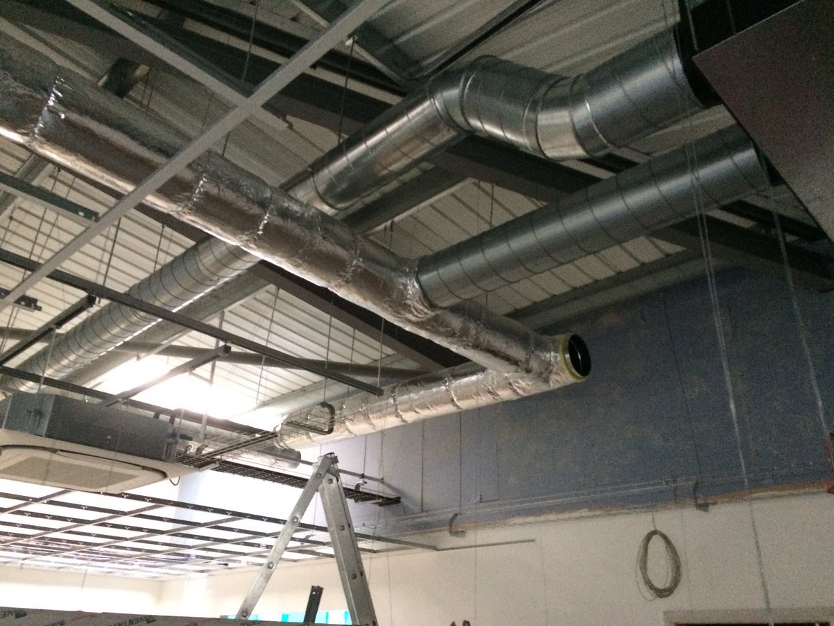 SpaAirCon's tweet image. Energy efficient heat recovery ventilation and climate control going in on schedule for new client #airconditioning #ventilation #HVAC